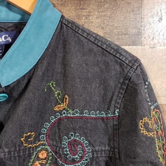 Denim & Co embroidered detailed jean jacket woman's size small - Picture 3 of 12